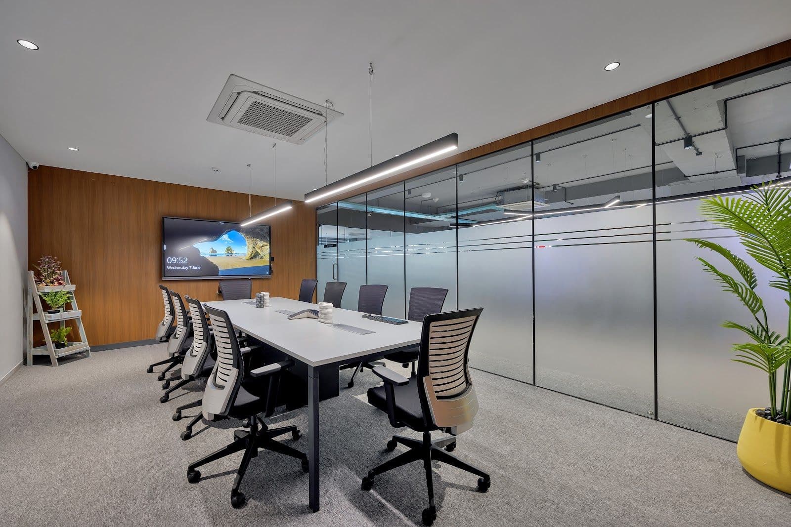 Meeting room: conference table with AV
